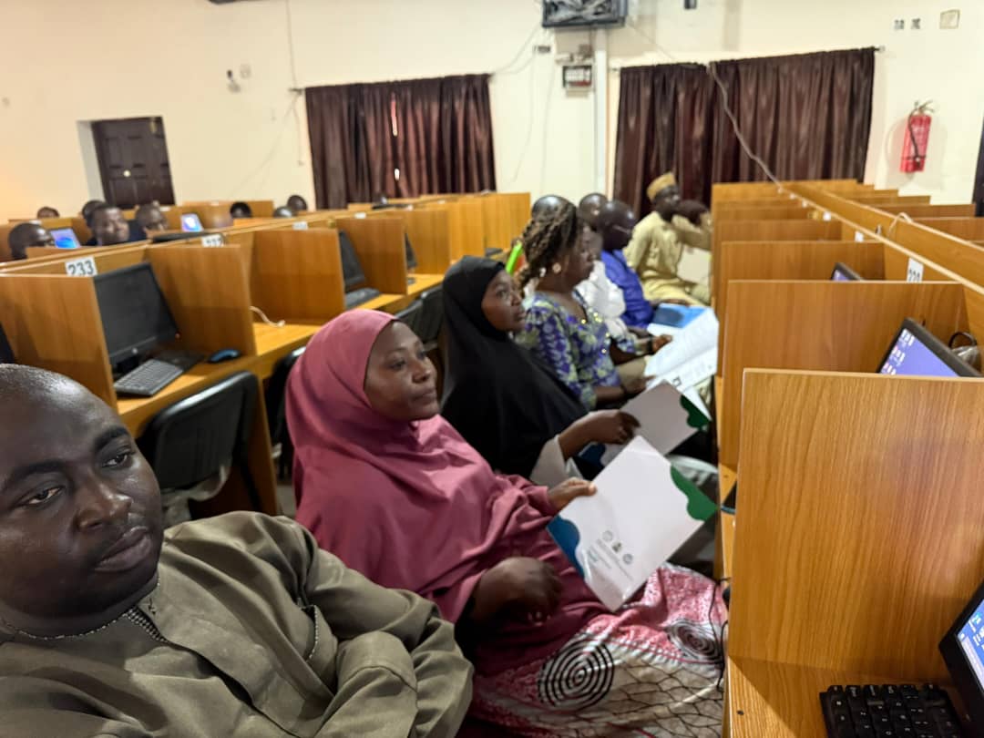 Students discussing a strategy case